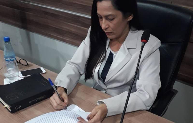MP também recebe denúncia de nepotismo contra prefeita interina de Coari