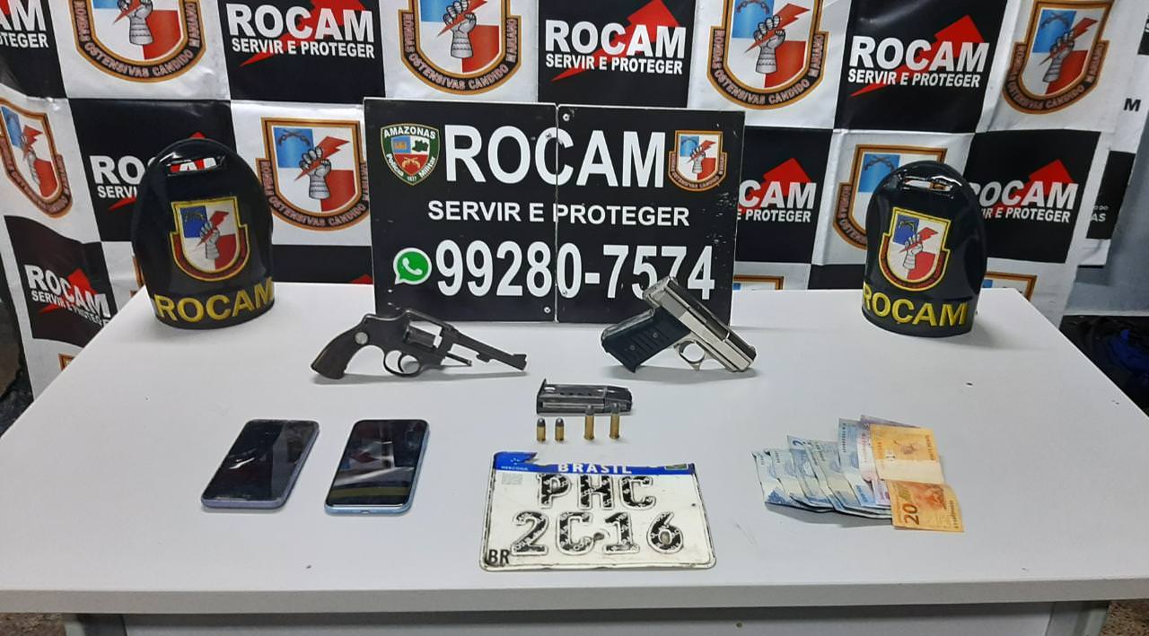 Dupla tenta fugir em motocicleta, mas é detida pela polícia