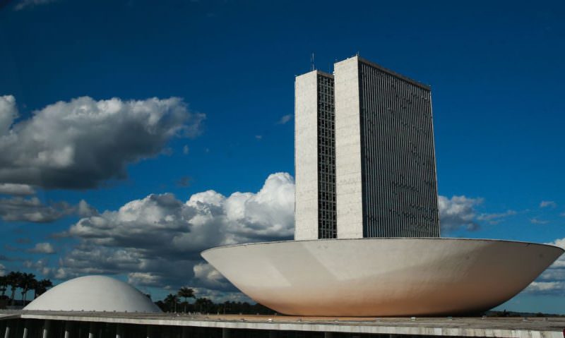 Congresso derruba veto a indenização de R$ 50 mil a profissionais de saúde