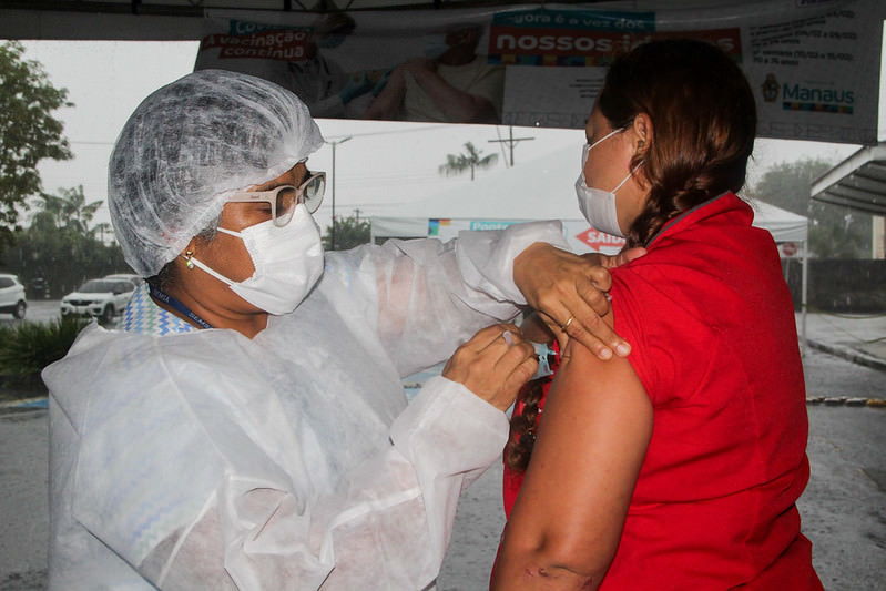 Manaus começa a vacinar pessoas de 58 anos com comorbidades