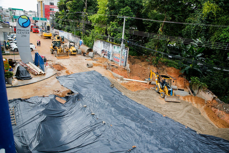 Obra na avenida João Valério está concluída, mas chuvas dificultam asfaltamento