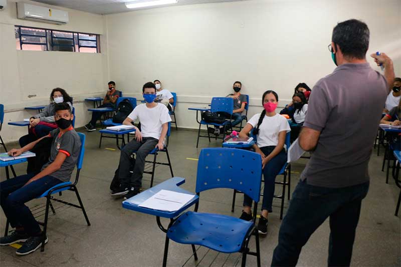 Uarini e Humaitá definem retorno das aulas para ensino fundamental e EJA