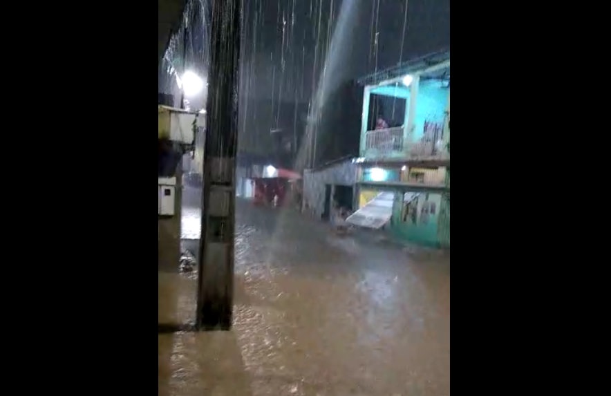 Chuva deixa novos rastros de destruição na noite de sábado, em Manaus