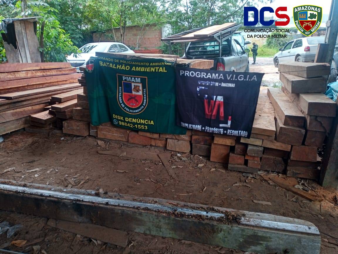 Cerca de 55 metros cúbicos de madeira irregular são apreendidos em Manaus