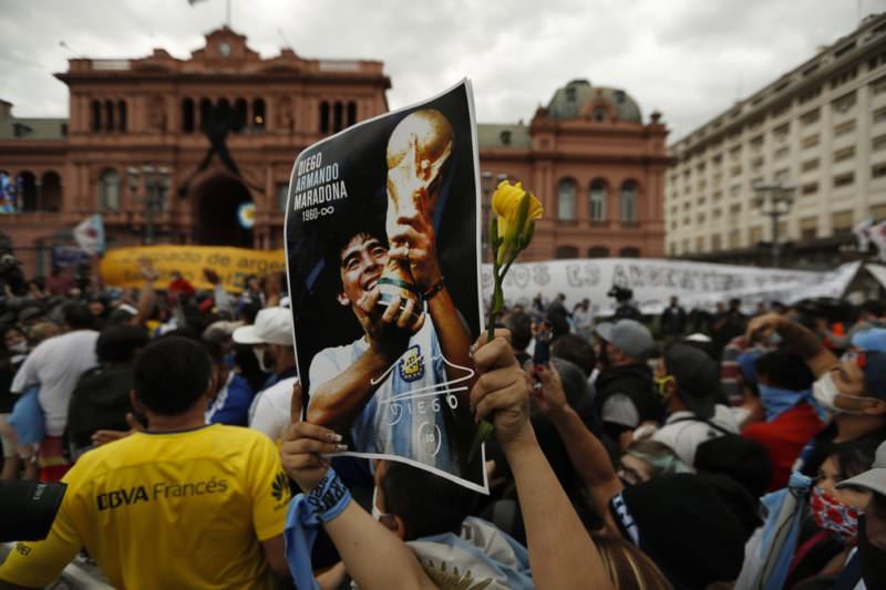 ‘Justiça para Diego’: argentinos pedem punição aos culpados por morte de Maradona
