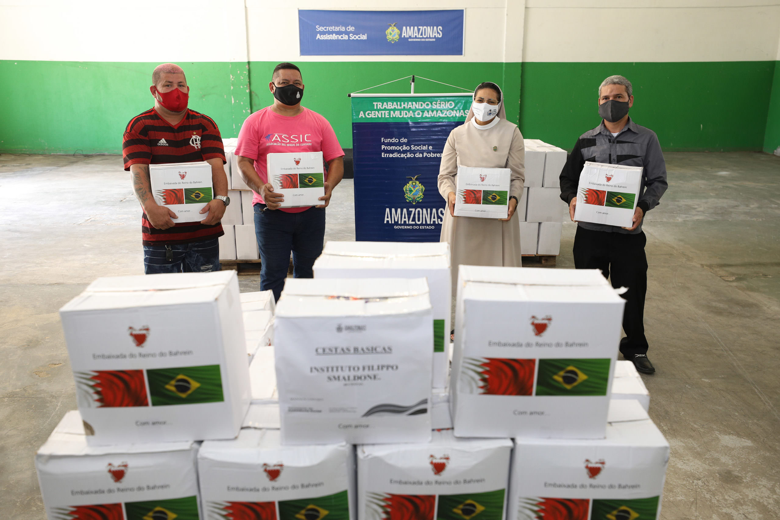 Mil cestas básicas doadas pelo Programa Pátria Voluntária são entregues no AM