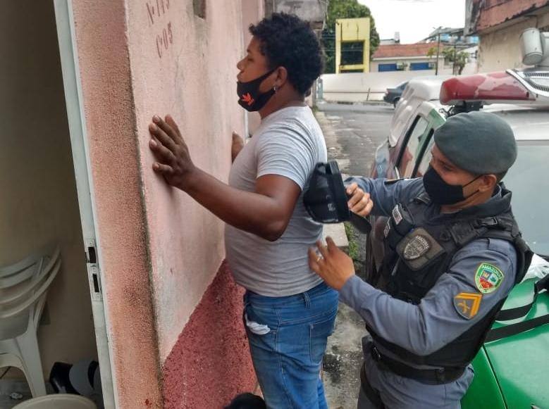 Colombiano é preso por tráfico de drogas e abandono de incapaz em Manaus