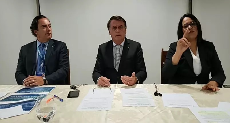Bolsonaro diz que governadores não podem fechar serviços por decreto