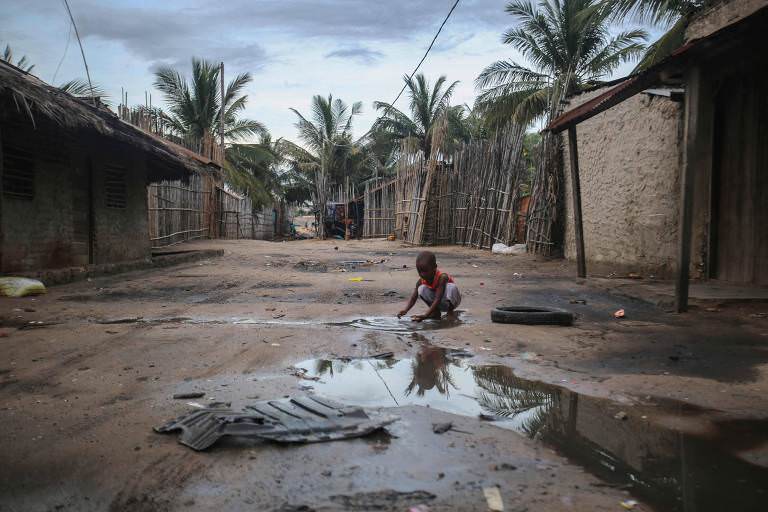 Estado Islâmico reivindica ataques no norte de Moçambique, e população tenta fugir da região