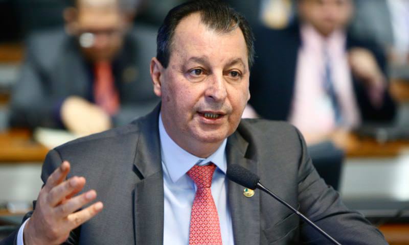 Senador Omar afirma que ministro Pazuello enganou o Amazonas