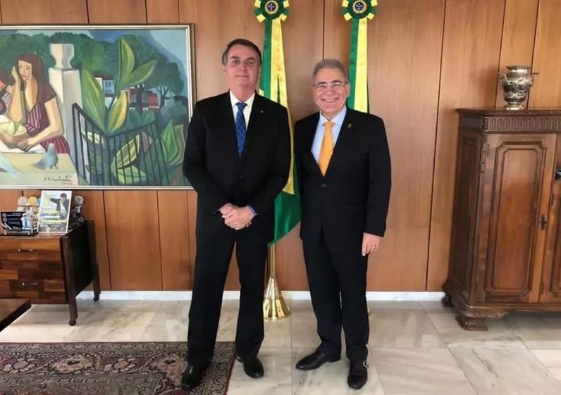 Servidor processa Bolsonaro e Queiroga por exposição de funcionários da Anvisa