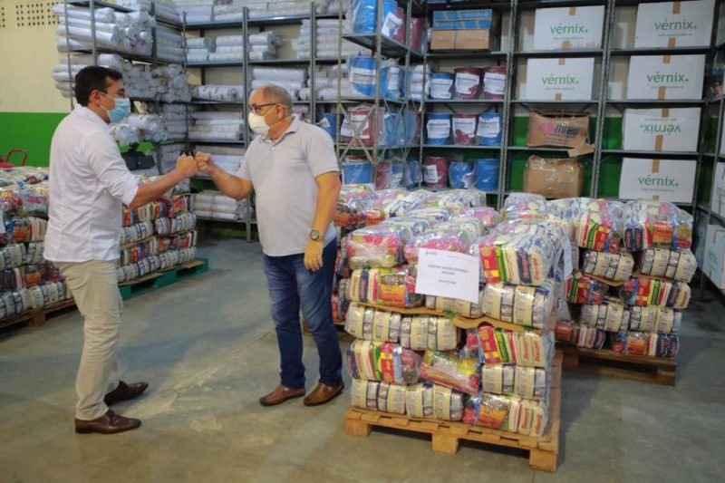 Famílias em situação de vulnerabilidade recebem 11.250 cestas básicas em Manaus