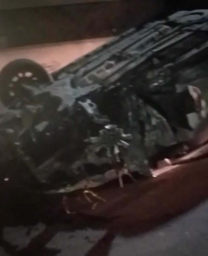 Em Manaus, carro capota e motorista diz não se lembrar do acidente; veja vídeo