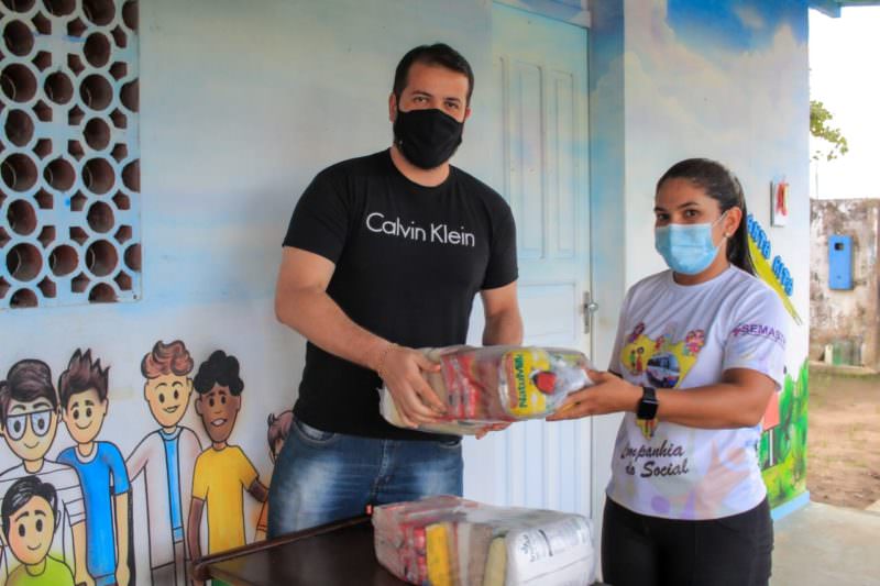 Solidariedade: Boi Caprichoso entrega cestas básicas para indígenas venezuelanos