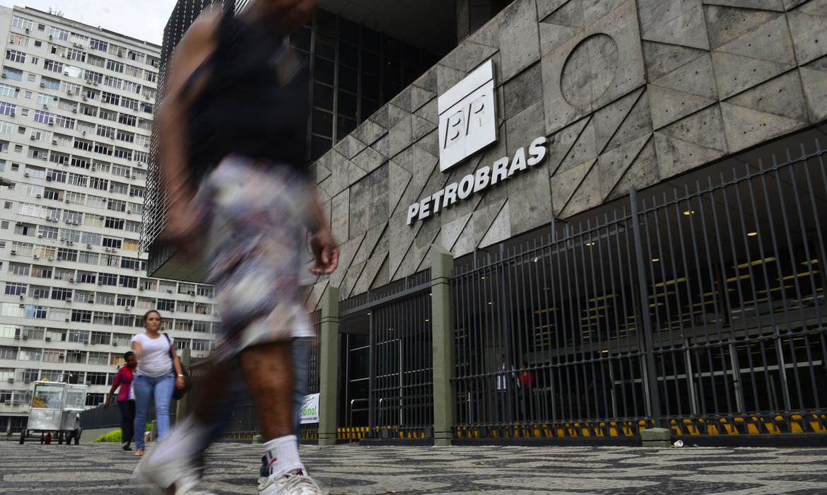 Ações da Petrobras disparam após falas do novo presidente