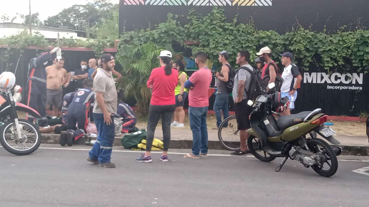 Idoso desmaia, cai de moto e morre em avenida movimentada de Manaus
