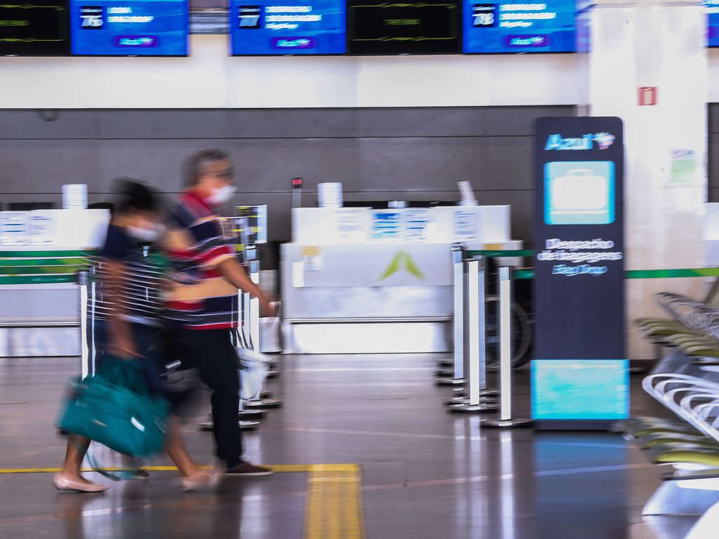 Anvisa aprova regras mais rígidas para uso de máscaras em aviões e aeroportos