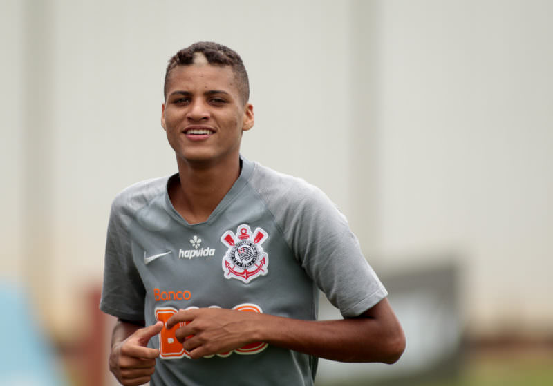 Corinthians aposta em garoto de 18 anos para vitória contra Ponte Preta