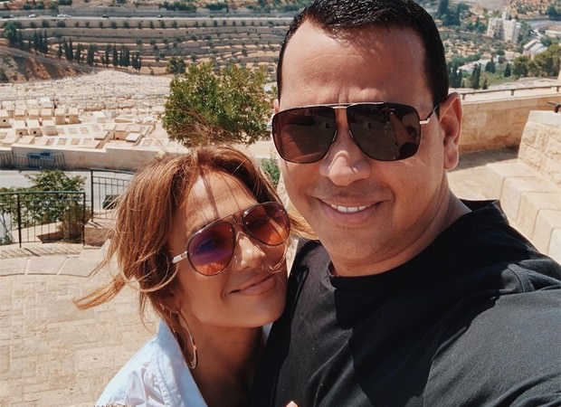 Jennifer Lopez e Alex Rodrigues negam termino de noivado
