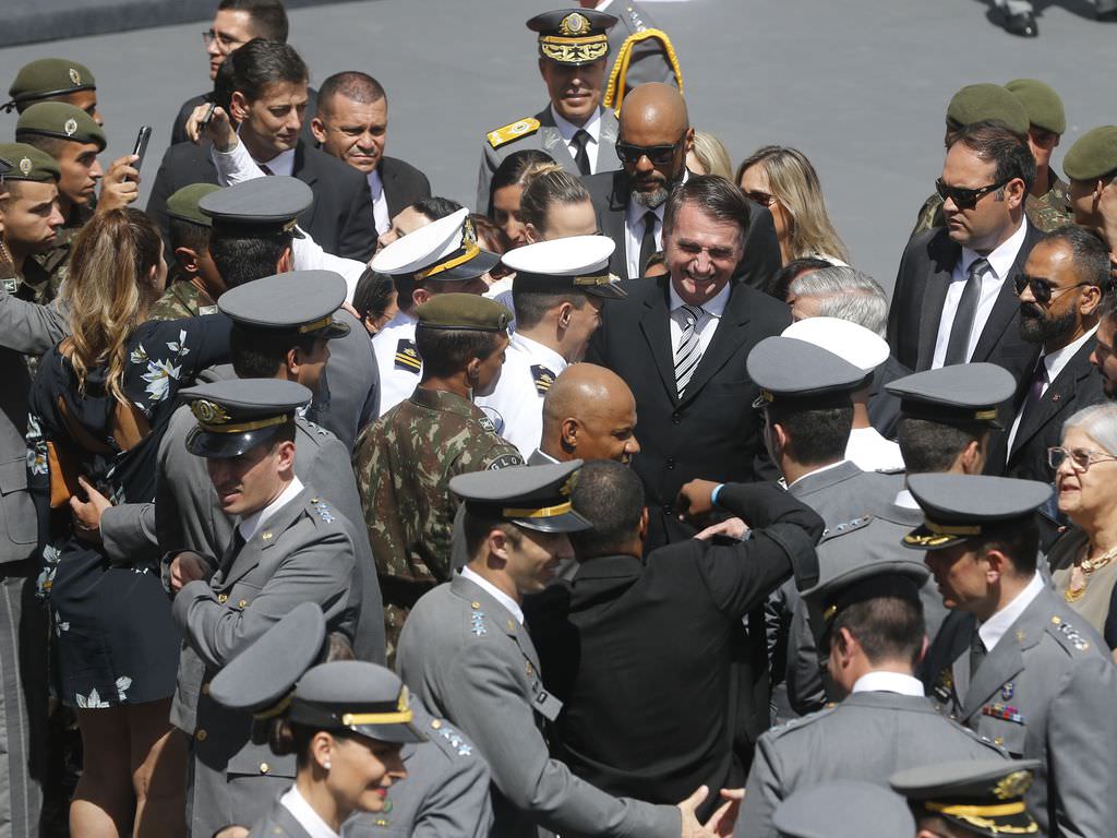 Militares ficam incomodados com falas de Bolsonaro sobre as Forças Armadas