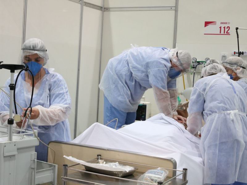 Covid-19: chefes de UTIs ligam tratamento precoce a maior risco de morte no Brasil