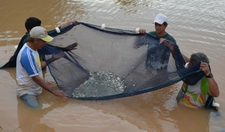 Governo do AM incentiva produção de peixe em Humaitá com entrega de kits de análise de água