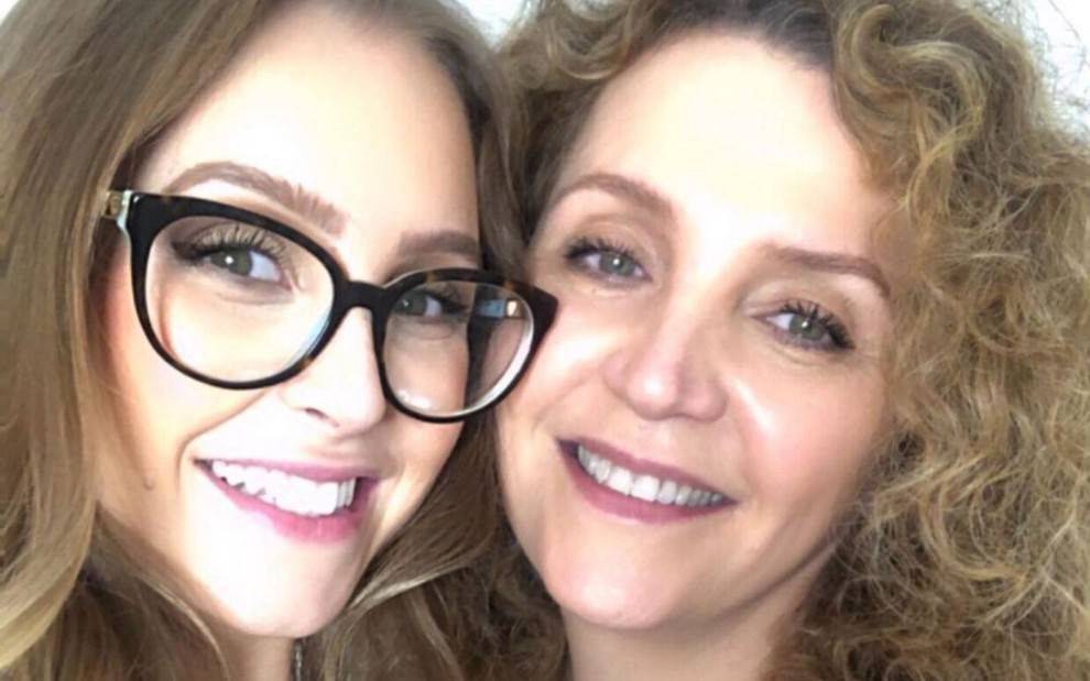 Mãe de Carla Diaz faz homenagem nas redes sociais para a filha