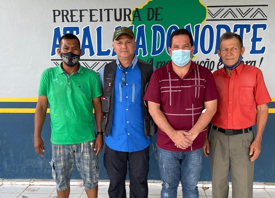 Sem usar máscara, Menezes faz visitas no interior para se promover e coloca povo em risco