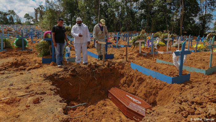 Manaus registra 46 enterros nesta quinta-feira; 14 de vítimas da Covid