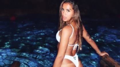 De biquíni, Anitta rebate fala machista: ‘respeito com ou sem bunda’