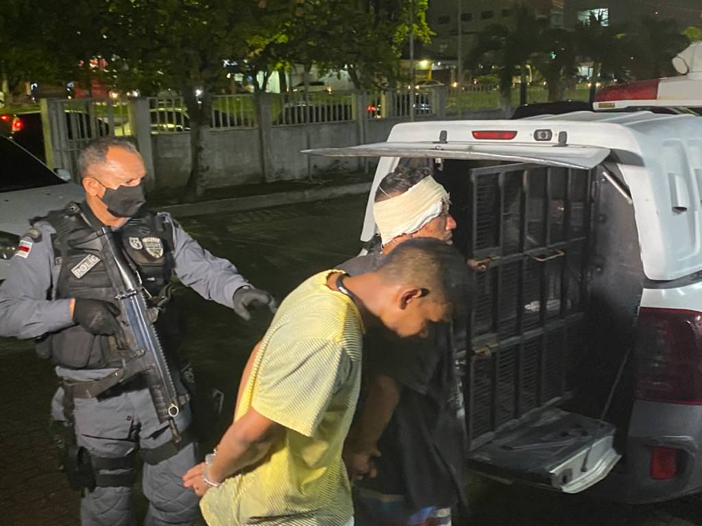 Em Manaus, dupla é presa após cometerem arrastões em moto alugada