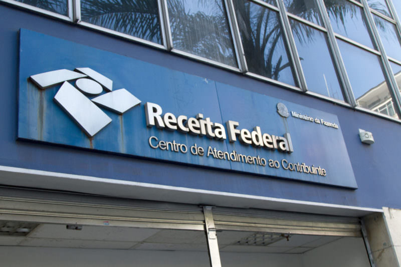 Auditores fiscais da Receita Federal suspendem atividades até quarta