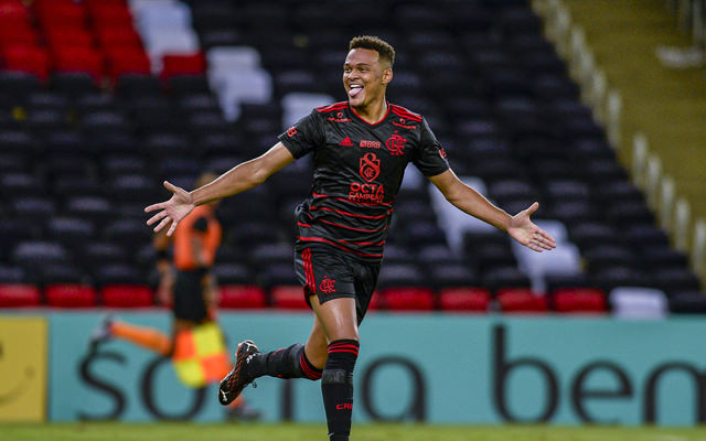 Flamengo joga bem e vence o Macaé no Carioca com dois gols