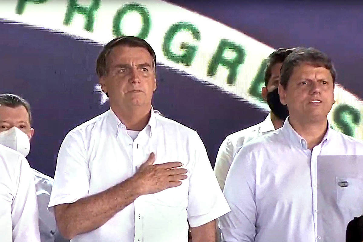 Bolsonaro diz que 'mafiosozinhos' lucraram com especulações sobre interferência na Petrobras