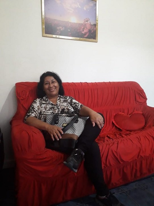 Embora desempregada, Raimunda mantém às esperanças e o sorriso no rosto
