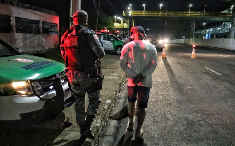 Três pessoas são presas por roubo e adulteração veicular em Manaus
