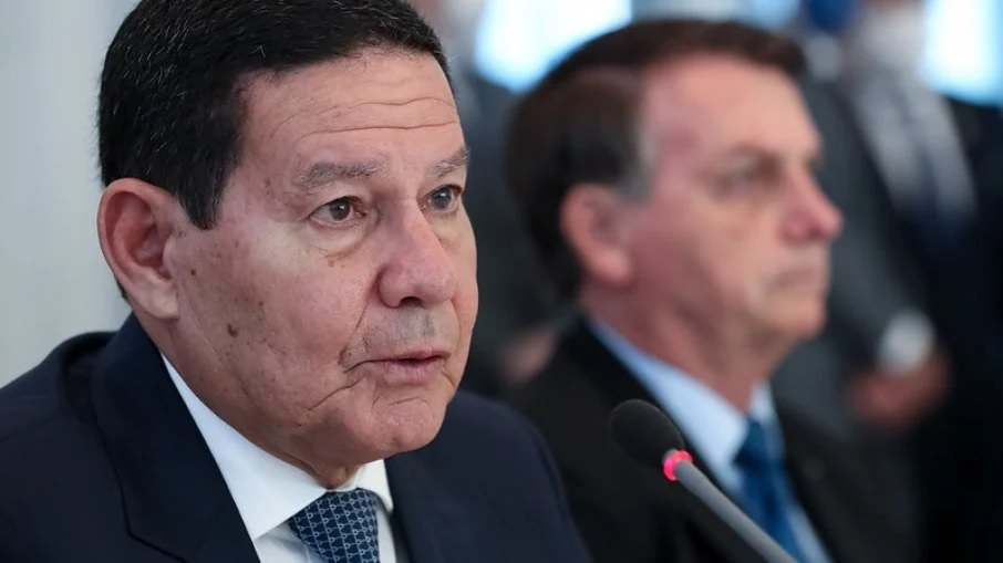 'É muito difícil para alguém, da noite para o dia, conseguir consertar tudo', diz Mourão sobre troca de Pazuello na Saúde