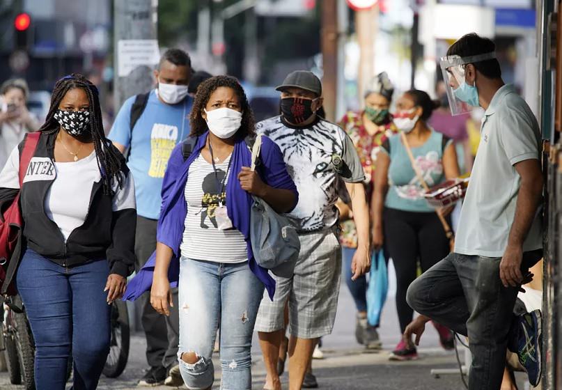 Covid-19: circulação em locais de trabalho no Brasil segue maior que no exterior