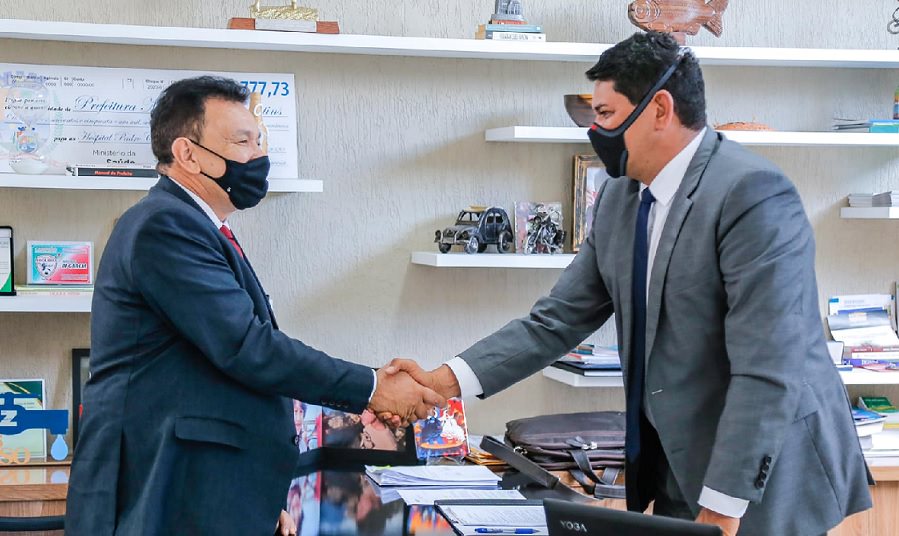 De malas prontas para Manaus, Tony renuncia ao cargo de vice-prefeito de Parintins