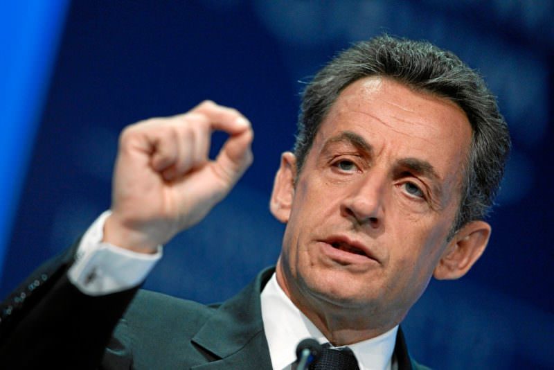 Ex-presidente francês Nicolas Sarkozy é condenado à prisão por subornar juiz