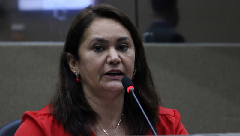 Criticada pela categoria, vereadora profª Jacqueline pretende ser deputada estadual