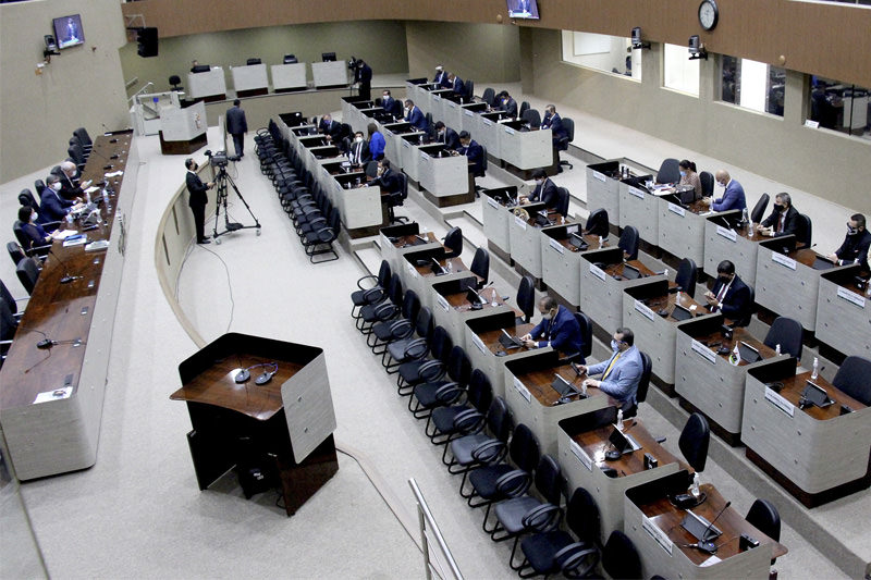 Vereadores devem votar PL que autoriza David Almeida a comprar vacinas contra a covid-19