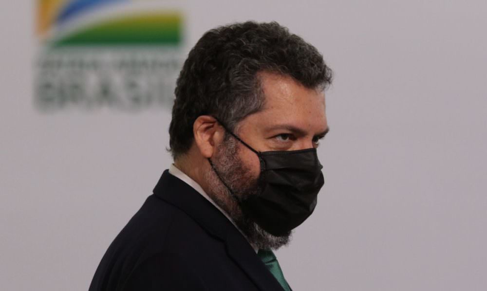 No Senado, Ernesto Araújo fala sobre ações do Itamaraty contra pandemia