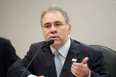 Queiroga anuncia intenção de antecipar vacinas da Covax para o Brasil