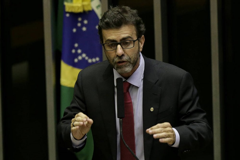 Novo líder da minoria na Câmara, deputado do PSOL afirma que centrão tenta o impossível ao buscar inserir governo Bolsonaro na política comum
