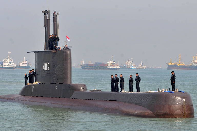 Militares confirmam naufrágio de submarino da Indonésia após descoberta de destroços
