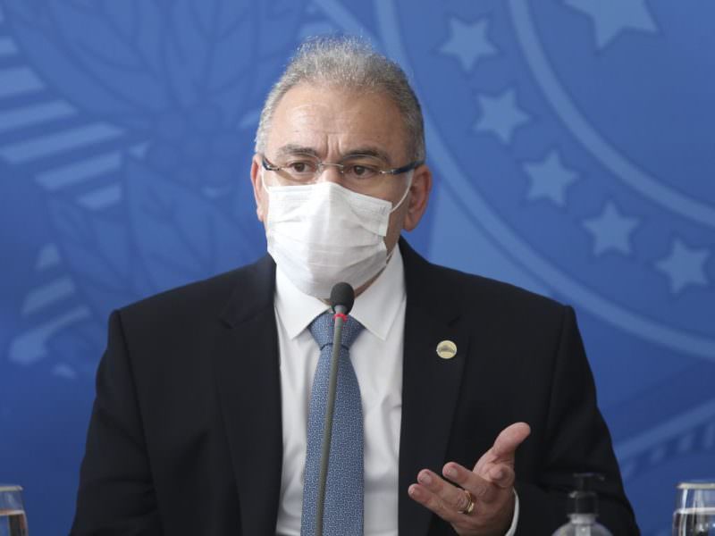 Marcelo Queiroga afirma que ainda está positivo para covid-19