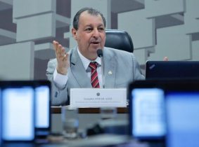 Omar lamenta vitória de Pazuello no STF: 'É uma pena'
