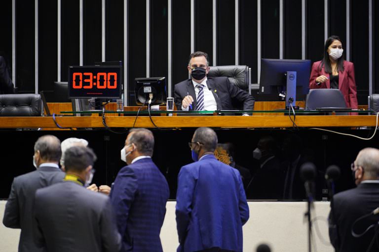 Congresso analisa vetos e crédito orçamentário nesta segunda