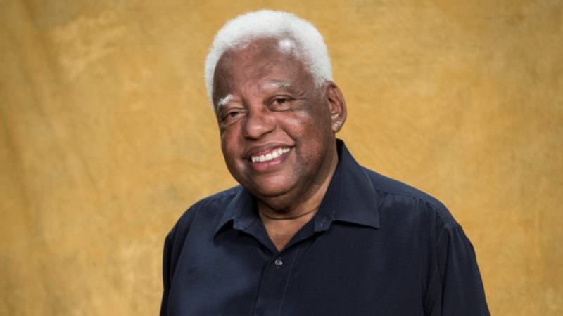 Nas redes sociais, famosos lamentam morte de João Acaiabe